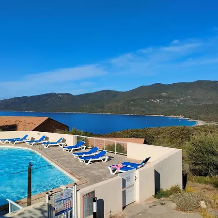 Mini Avec Piscine A Pied Wifi Clim Dans Serra-di-Ferro