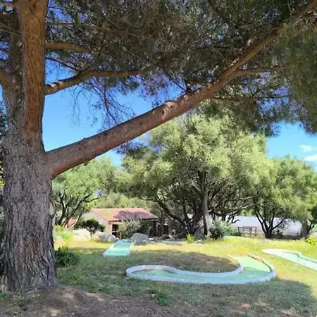 Villa Mini-villa Mit Pool Zu Fuß Erreichbar Wlan Klimaanlage In Einer *