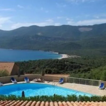  Mini Avec Piscine A Pied Wifi Clim Dans Serra-di-Ferro (Corsica)