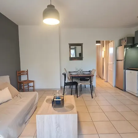 Mini Avec Piscine à Pied Wifi Clim Dans Résidence Serra-di-Ferro (Corsica)