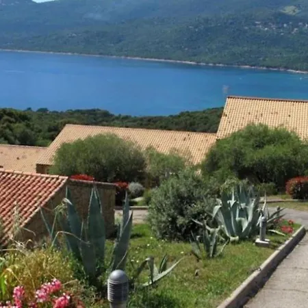 Mini Avec Piscine à Pied Wifi Clim Dans Résidence * Serra-di-Ferro (Corsica)