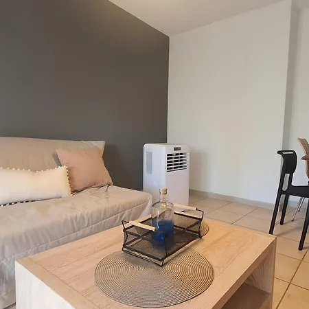 Mini Avec Piscine A Pied Wifi Clim Dans Willa Serra-di-Ferro (Corsica)
