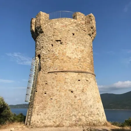 Mini Avec Piscine A Pied Wifi Clim Dans Willa Serra-di-Ferro (Corsica)
